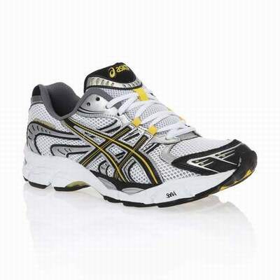 chaussure futsal asics